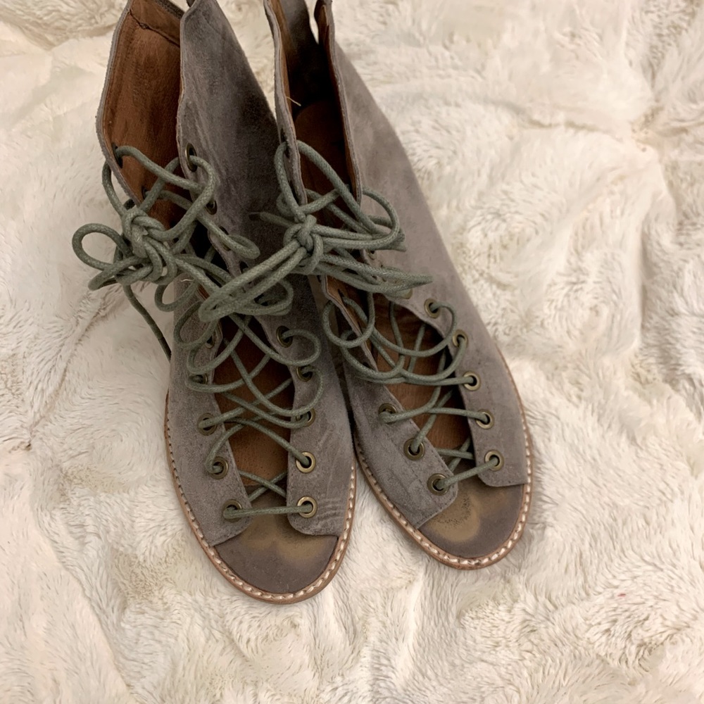 Jeffrey Campbell gladiator shoes. Size 7.5. Grey, Suede shoes
